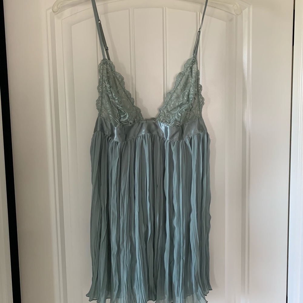 NEVER WORN green/gray Victoria’s Secret babydoll